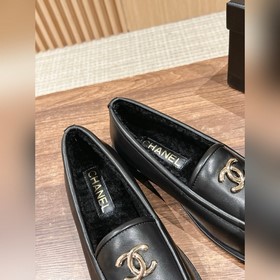 Chanel   Меладе замшевые лоферы с пуговицами, очень милые, кожа