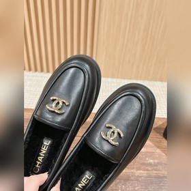 Chanel   Меладе замшевые лоферы с пуговицами, очень милые, кожа
