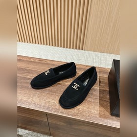 Chanel   Меладе замшевые лоферы с пуговицами, очень милые, кожа