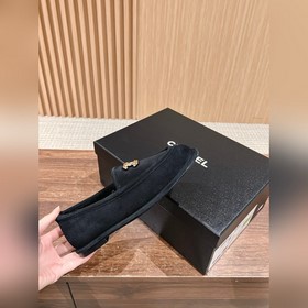 Chanel   Меладе замшевые лоферы с пуговицами, очень милые, кожа