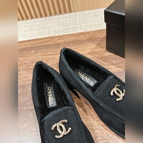 Chanel   Меладе замшевые лоферы с пуговицами, очень милые, кожа