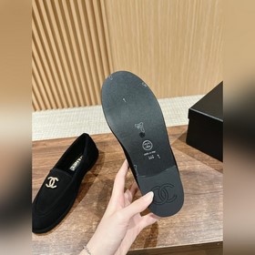 Chanel   Меладе замшевые лоферы с пуговицами, очень милые, кожа