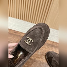 Chanel   Меладе замшевые лоферы с пуговицами, очень милые, кожа