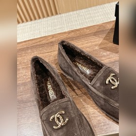 Chanel   Меладе замшевые лоферы с пуговицами, очень милые, кожа