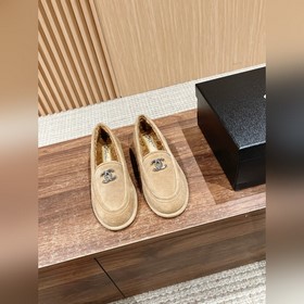 Chanel   Меладе замшевые лоферы с пуговицами, очень милые, кожа