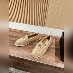 Chanel   Меладе замшевые лоферы с пуговицами, очень милые, кожа