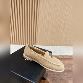 Chanel   Меладе замшевые лоферы с пуговицами, очень милые, кожа