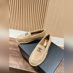 Chanel   Меладе замшевые лоферы с пуговицами, очень милые, кожа