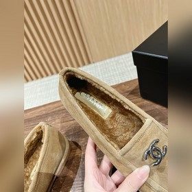 Chanel   Меладе замшевые лоферы с пуговицами, очень милые, кожа