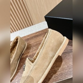 Chanel   Меладе замшевые лоферы с пуговицами, очень милые, кожа