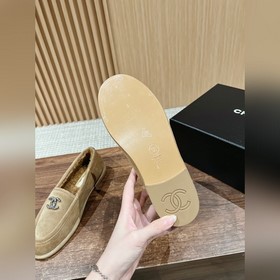 Chanel   Меладе замшевые лоферы с пуговицами, очень милые, кожа
