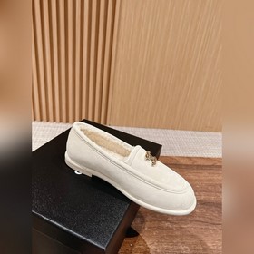 Chanel   Меладе замшевые лодочки с пуговицами. Очень милые, из 