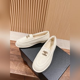 Chanel   Меладе замшевые лодочки с пуговицами. Очень милые, из 