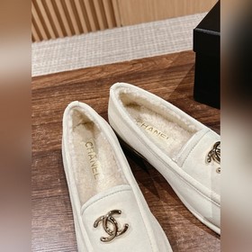 Chanel   Меладе замшевые лодочки с пуговицами. Очень милые, из 