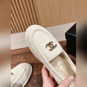 Chanel   Меладе замшевые лодочки с пуговицами. Очень милые, из 