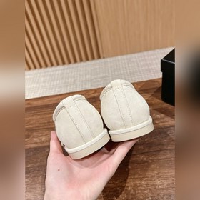 Chanel   Меладе замшевые лодочки с пуговицами. Очень милые, из 