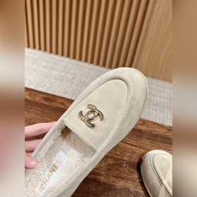 Chanel   Мелани замшевые лоферы с пуговицами. Очень милые, из к