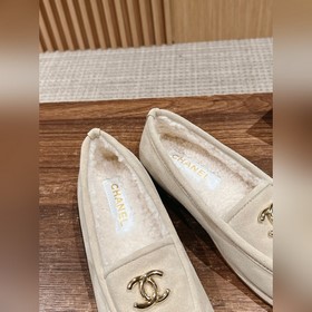 Chanel   Мелани замшевые лоферы с пуговицами. Очень милые, из к