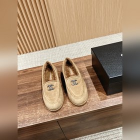 Chanel   Мелани замшевые лоферы с пуговицами. Очень милые, из к