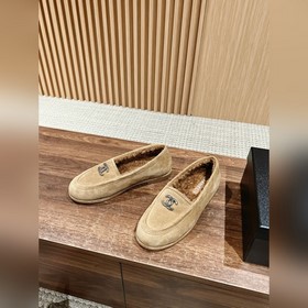 Chanel   Мелани замшевые лоферы с пуговицами. Очень милые, из к