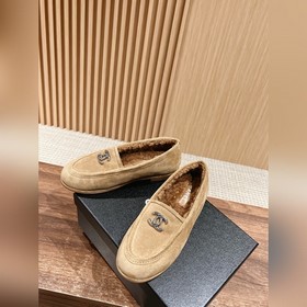 Chanel   Мелани замшевые лоферы с пуговицами. Очень милые, из к