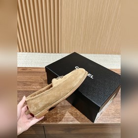 Chanel   Мелани замшевые лоферы с пуговицами. Очень милые, из к