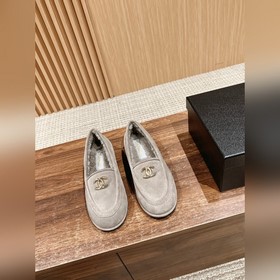 Chanel   Мелани замшевые лоферы с пуговицами. Очень милые, из к