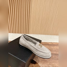 Chanel   Мелани замшевые лоферы с пуговицами. Очень милые, из к