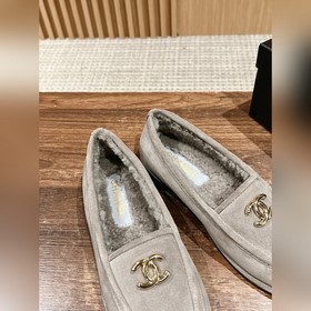 Chanel   Мелани замшевые лоферы с пуговицами. Очень милые, из к