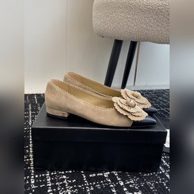 Chanel 24ss Новые туфли Mary Jane с заостренным носком и камелией