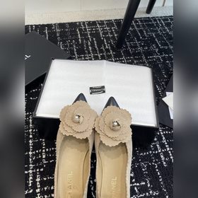 Chanel 24ss Новые туфли Mary Jane с заостренным носком и камелией