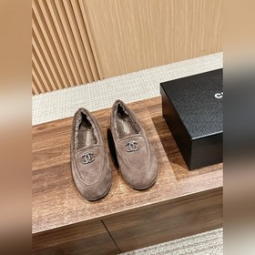 Chanel   Меладе замшевые лоферы с пуговицами, очень милые, кожа