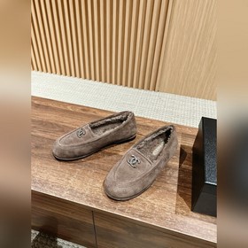 Chanel   Меладе замшевые лоферы с пуговицами, очень милые, кожа