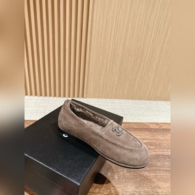 Chanel   Меладе замшевые лоферы с пуговицами, очень милые, кожа