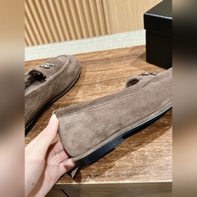 Chanel   Меладе замшевые лоферы с пуговицами, очень милые, кожа