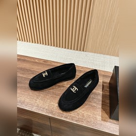 Chanel   Меладе замшевые лоферы с пуговицами, очень милые, кожа
