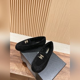 Chanel   Меладе замшевые лоферы с пуговицами, очень милые, кожа