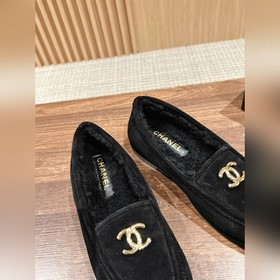 Chanel   Меладе замшевые лоферы с пуговицами, очень милые, кожа