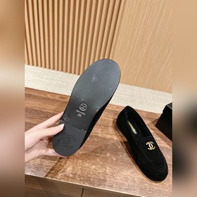 Chanel   Меладе замшевые лоферы с пуговицами, очень милые, кожа