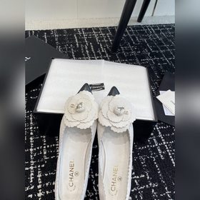 Chanel 24ss Новые туфли Mary Jane с заостренным носком и камелией