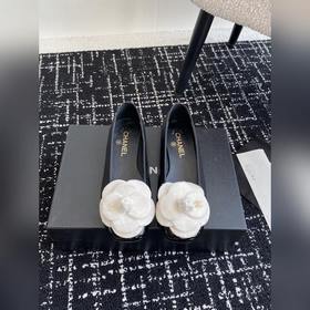 Chanel 24ss Новые туфли Mary Jane с квадратным носком и камелией