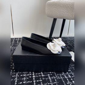 Chanel 24ss Новые туфли Mary Jane с квадратным носком и камелией
