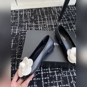 Chanel 24ss Новые туфли Mary Jane с квадратным носком и камелией 