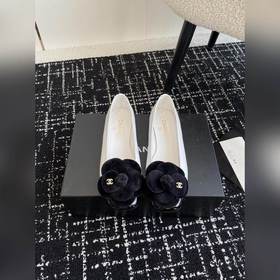 Chanel 24ss Новые туфли Mary Jane с квадратным носком и камелией