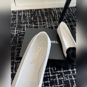 Chanel 24ss Новые туфли Mary Jane с квадратным носком и камелией 