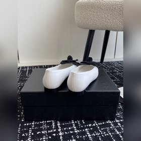 Chanel 24ss Новые туфли Mary Jane с квадратным носком и камелией 