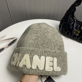 【CHANEL】 Новая модель шерстяной вязаной шапки, представлена в при