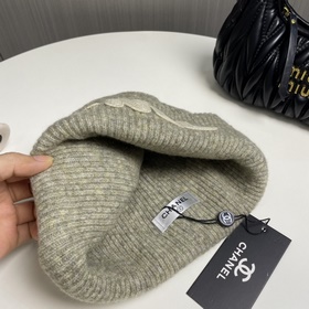 【CHANEL】 Новая модель шерстяной вязаной шапки, представлена в при