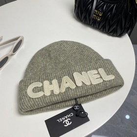 【CHANEL】 Новая модель шерстяной вязаной шапки, представлена в при