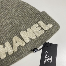 【CHANEL】 Новая модель шерстяной вязаной шапки, представлена в при